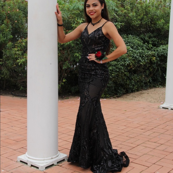 Black slim fitting lace prom dress